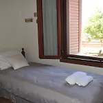 Vilă Lithos House